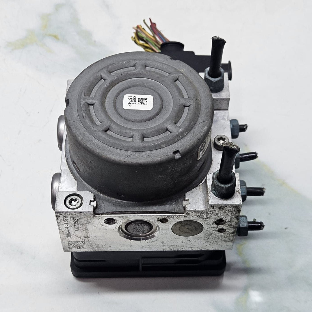 2014-2015 BMW 320i Anti Lock Brake Pump Module 6869726