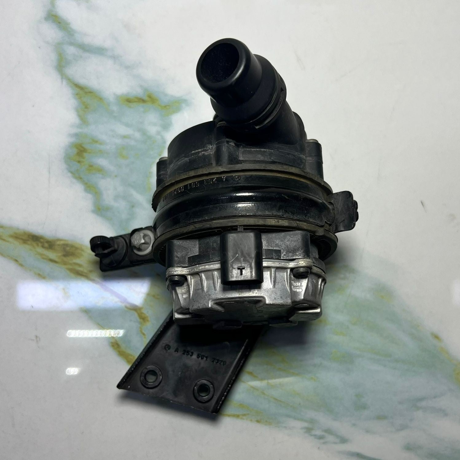 Mercedes-Benz C300 W205 W222 GLC Engine Auxiliary Water Pump Bosch A000 5002686
