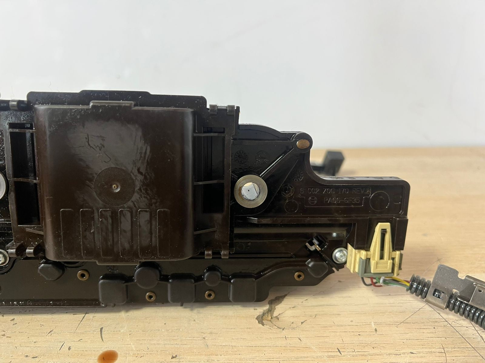 2004-10 BMW 3 E90/E91/E92/E93 Automatic transmission valve body 24242994