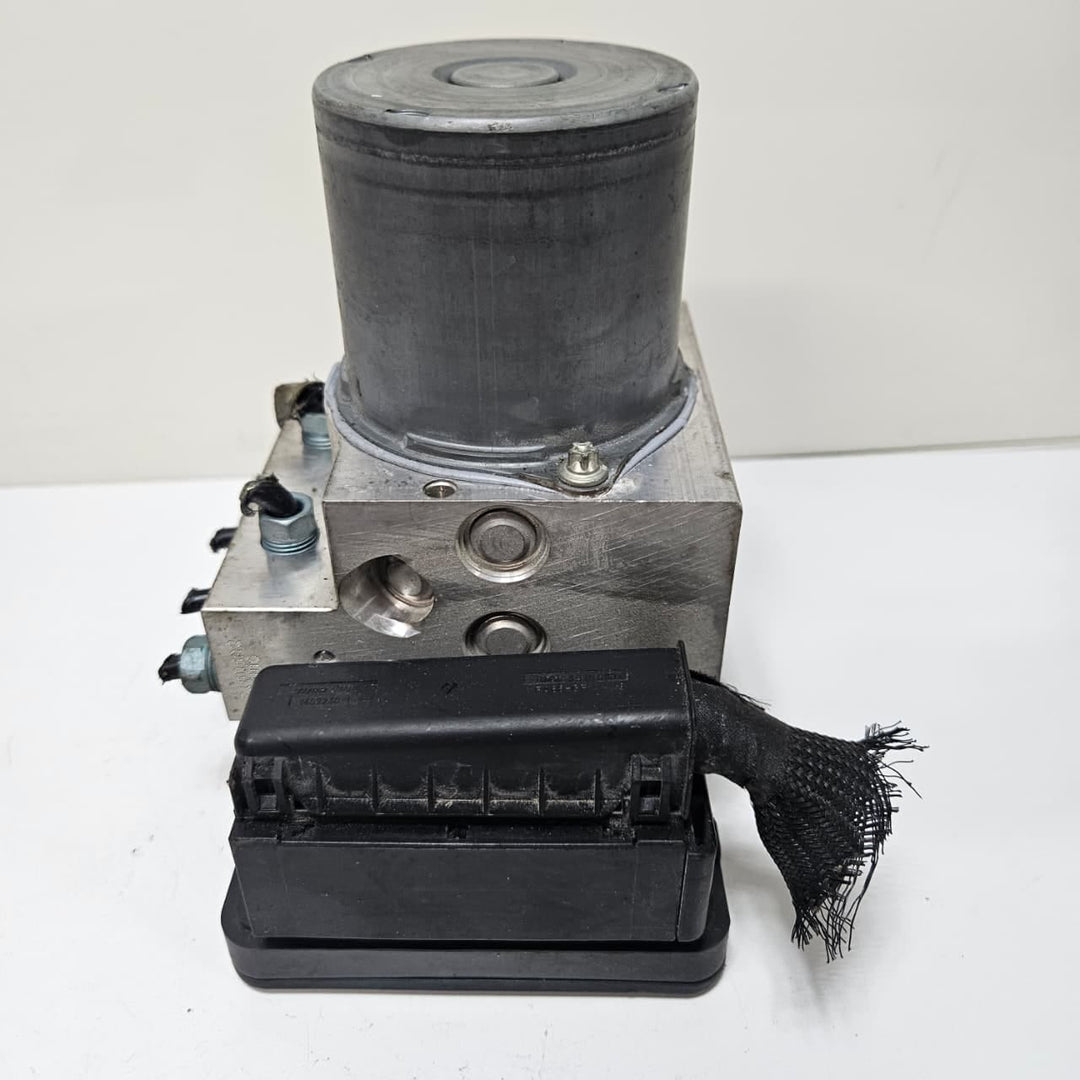2015 BMW 5-6 Series F10 F11 F06 528i ABS Pump Control Module 6868335 USED