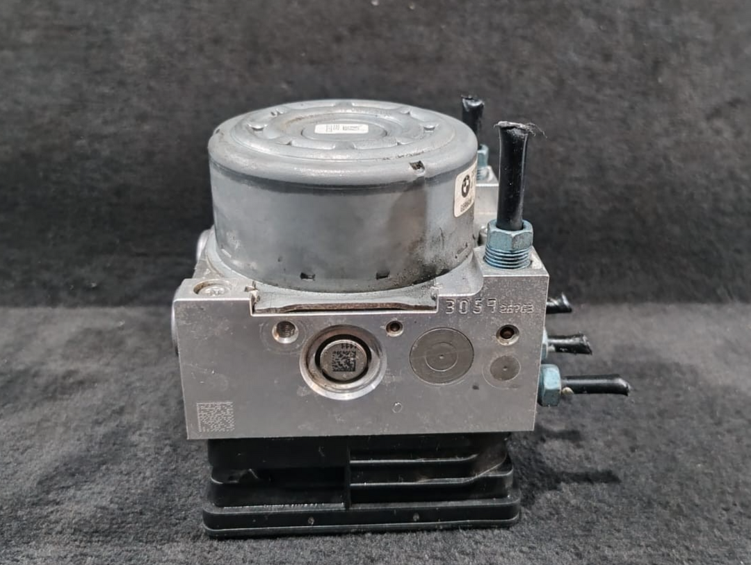 BMW 4 COUPE  F32 180kw  ABS ANTI -LOCK BREACKING SYSTEM  MODULE PUMP - 6866210