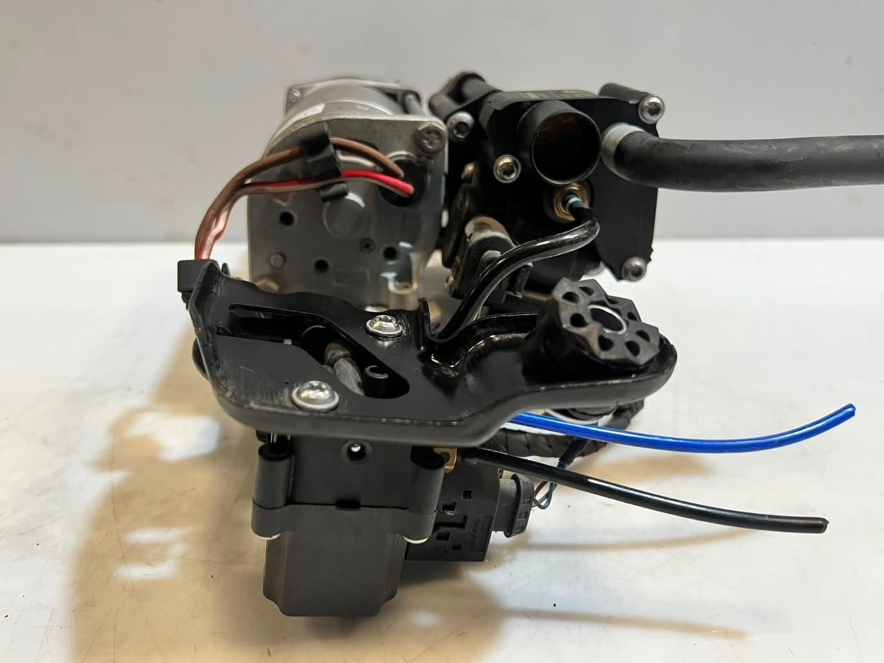 2015-2019 BMW X5 F15 F85 X6 F16 F86 Air Suspension Compressor Motor 6875177 OEM