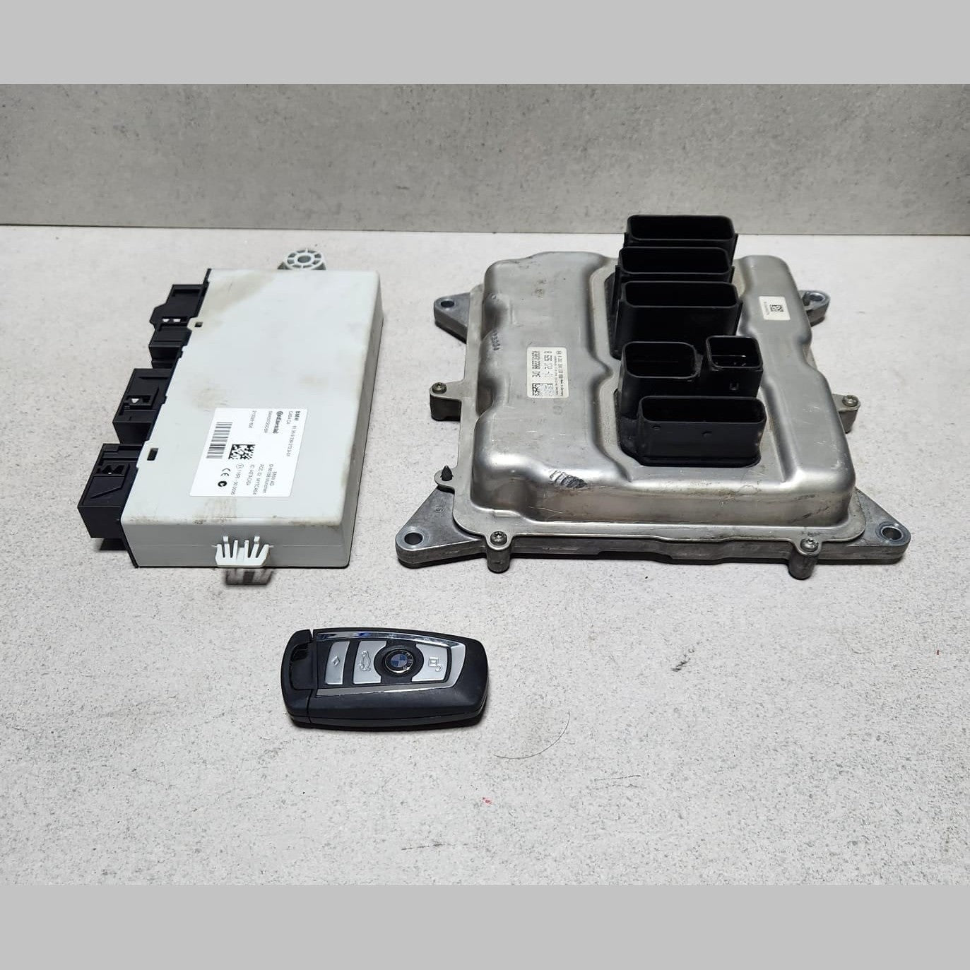 2014 BMW 320i 2014 F30 N20 Engine Control Unit DME ECU Set 8626172 OEM