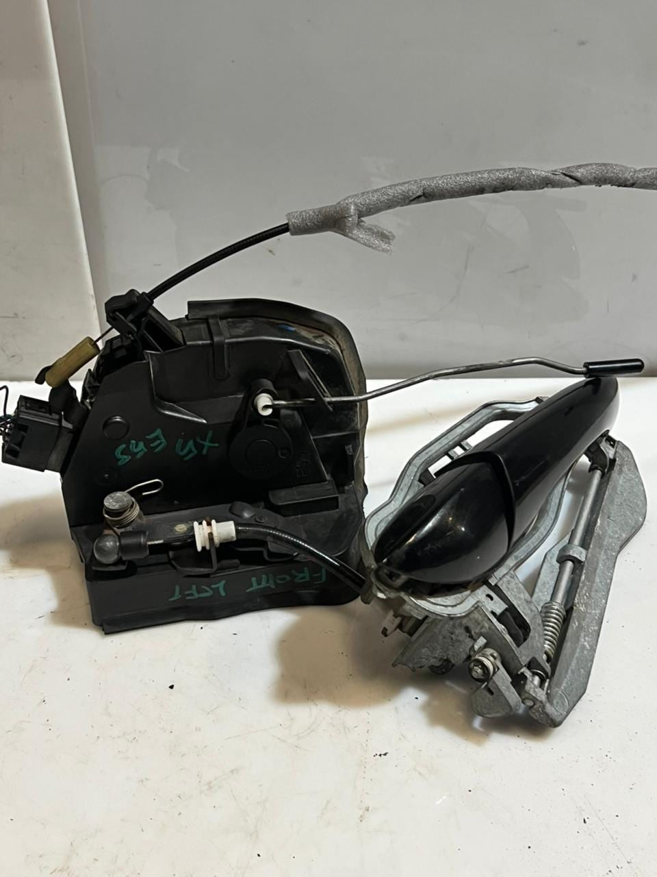 2000-2006 BMW X5 E53 FRONT LEFT Door Lock Actuator 8402539 OEM