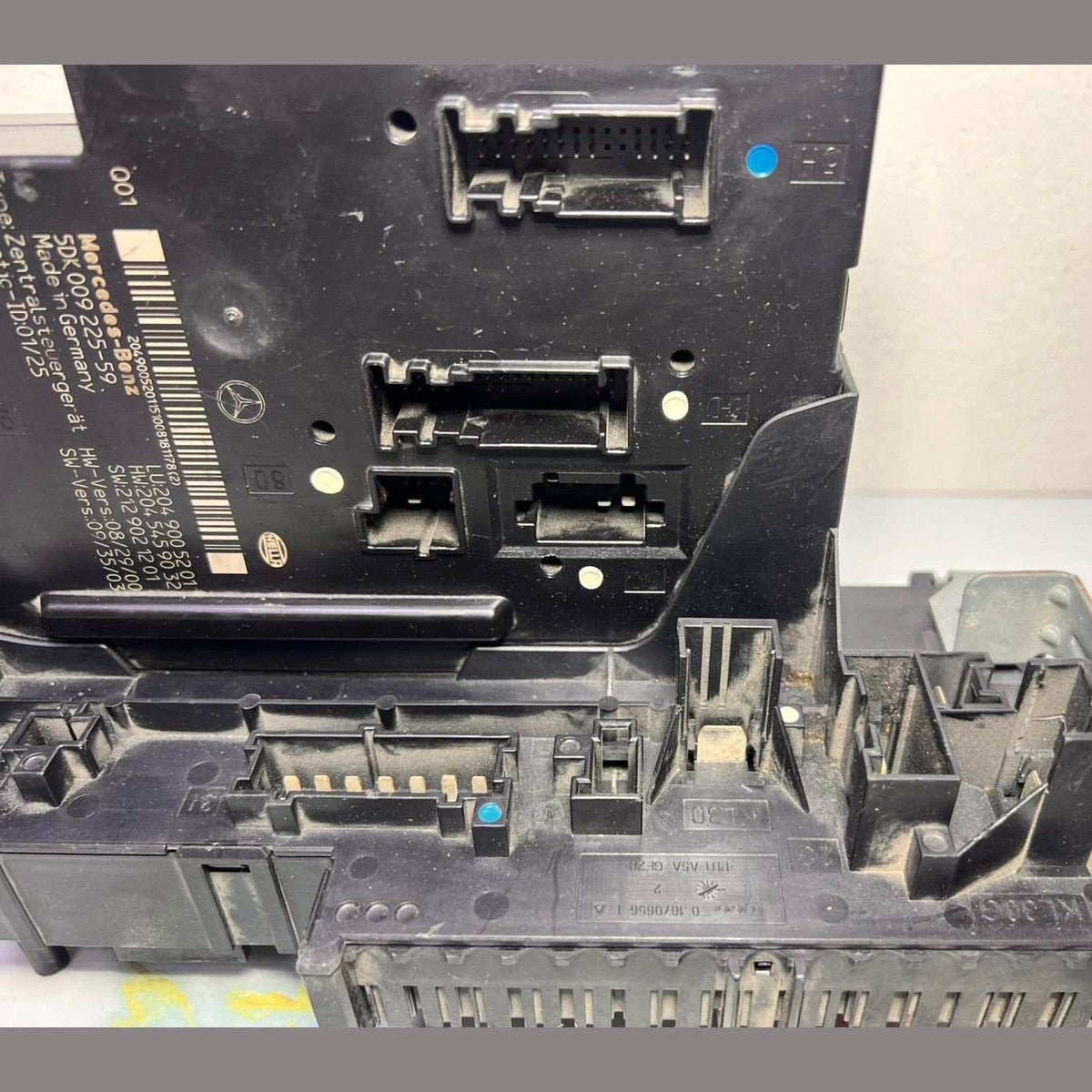 Mercedes-Benz Rear Sam Fuse Box Relay Module 204 900 52 01 W204 C-Class