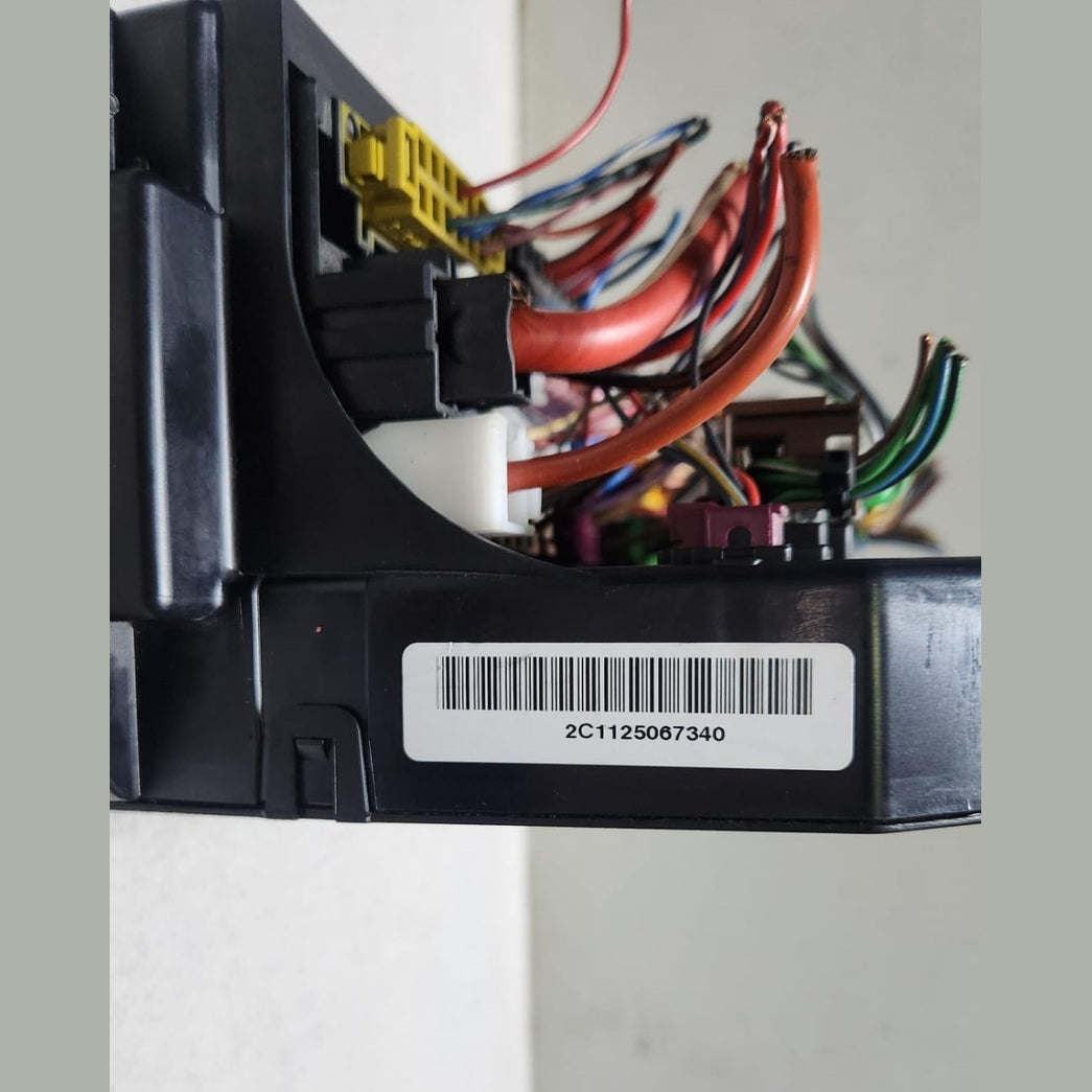 Mercedes-Benz C220 CDI Front Fuse Box Sam Control ModuleA2129005712 W204 C Class