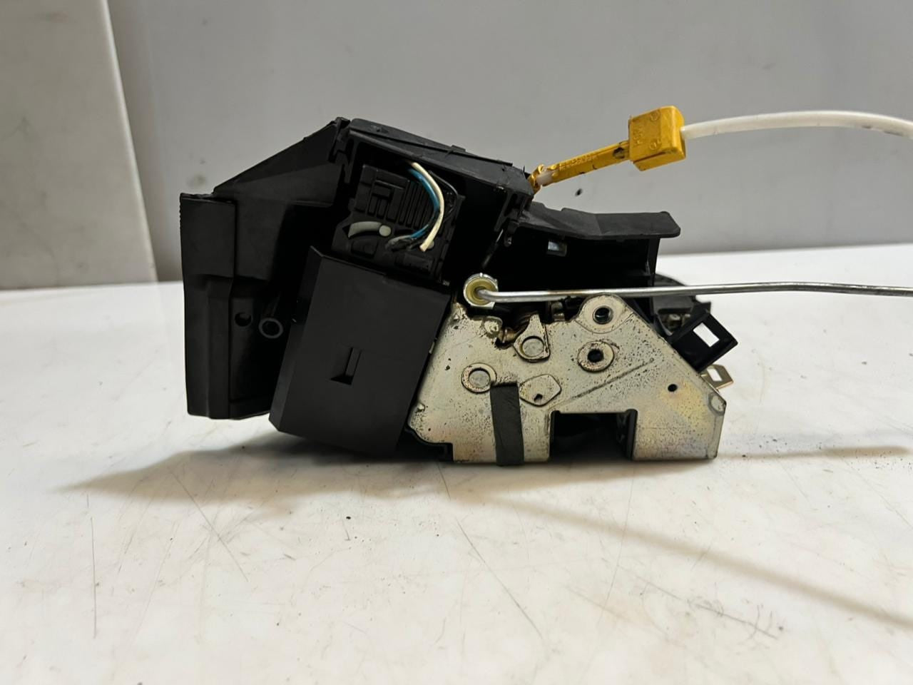 BMW 5 Series E39 Front Door Lock Mechanism Front Left 8235125 OEM