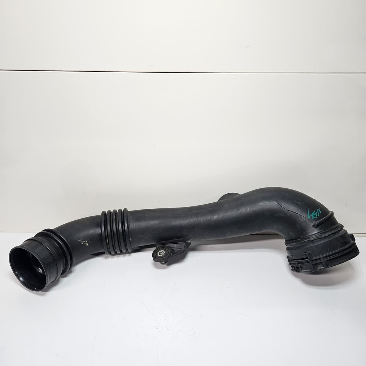 BMW 1 3 Series E82 E88 135i 335i N55 Engine Air Intake Hose 7599294