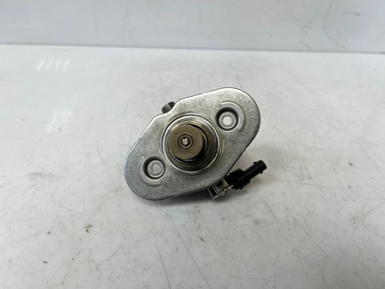 2016-2019 BMW 750Li 7' 5' G11 G12 G30 4.4L V8 N6 High Pressure Fuel Pump 8643464