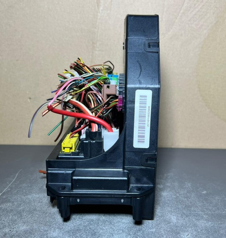 10-16 Mercedes-Benz W212 W204 Front SAM Module Relay Fuse Box A212 9008307 OEM