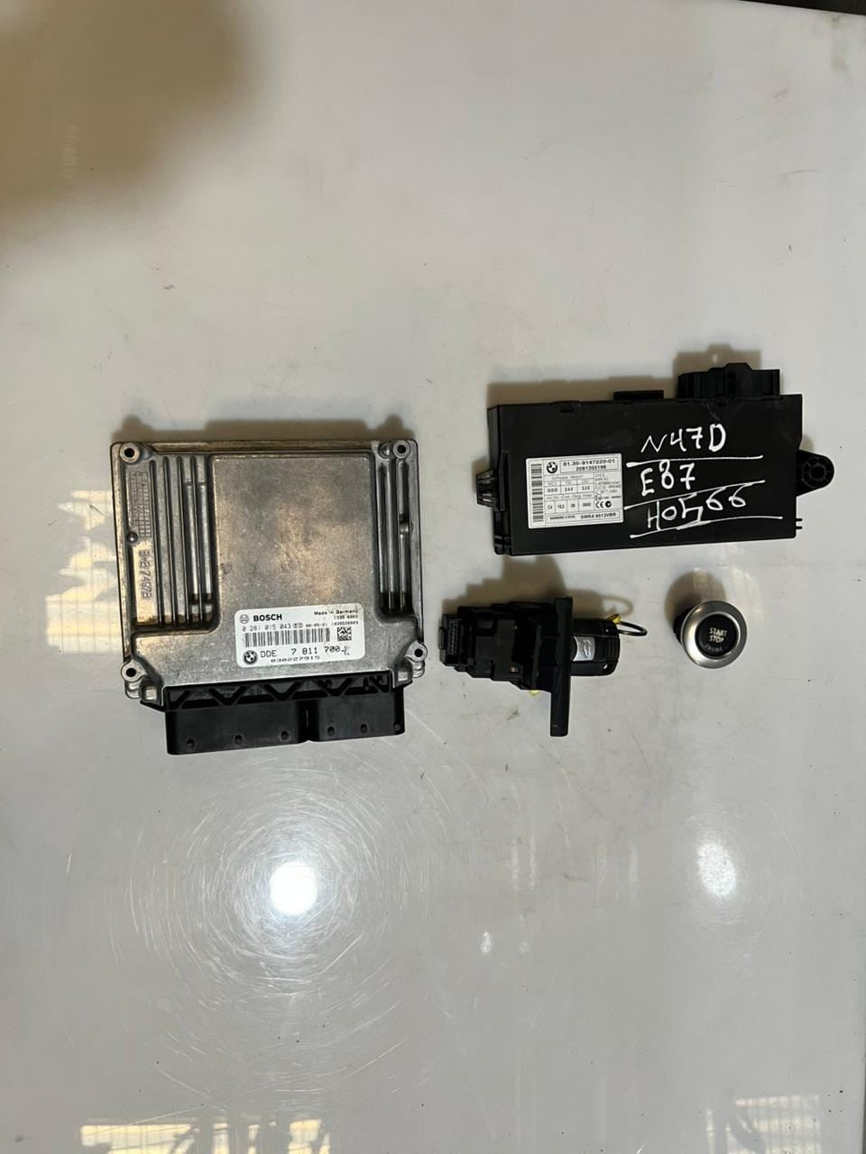 BMW E87 N47D Engine Control Unit ECU SET DDE + CAS3 + 1KEY 7811700 OEM