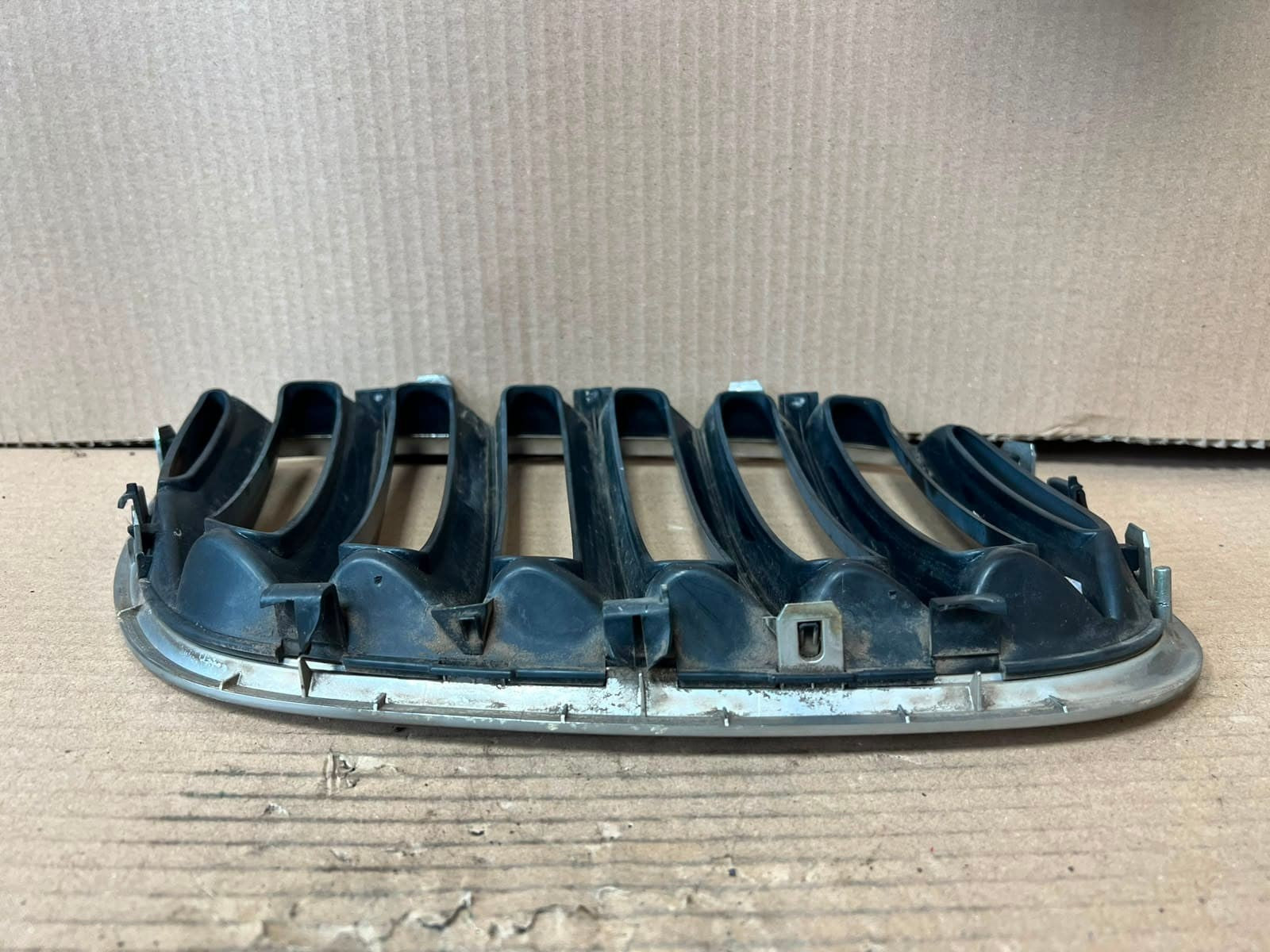 2004-2006 BMW X5 E53 BONNET Front Grille Kidney Left 7124815 OEM