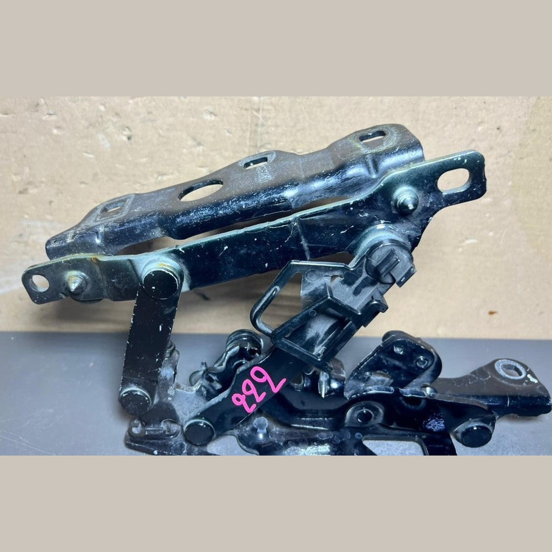 2015-2020 Mercedes-Benz S-Class W222 Front Right Side Bonnet Hinge A222 8800228
