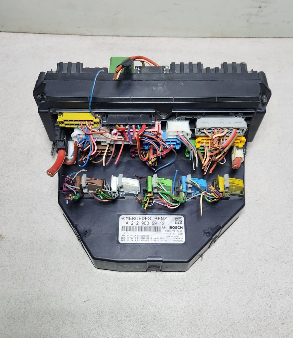 Mercedes-Benz Front Fuse Box Control Module A2129005912 C-Class W204 S204 OEM
