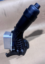Bild in die Galerieansicht laden, 2020-2023 BMW 530I XDRIVE 2.0L - Engine OIL Filter Housing W/ Cooler 8580414