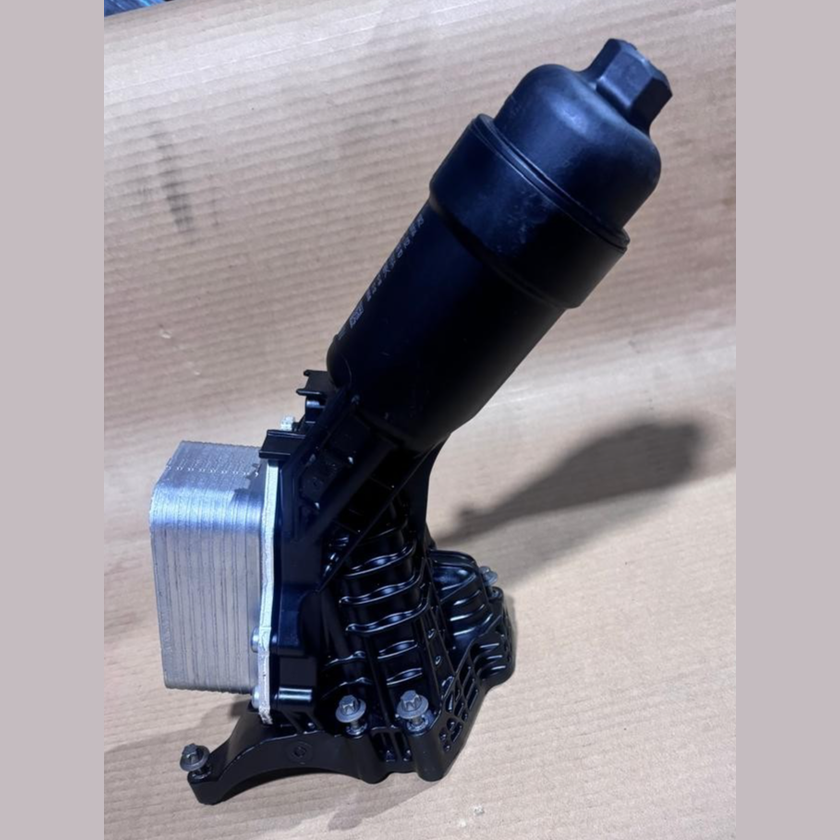 2020-2023 BMW 530I XDRIVE 2.0L - Engine OIL Filter Housing W/ Cooler 8580414