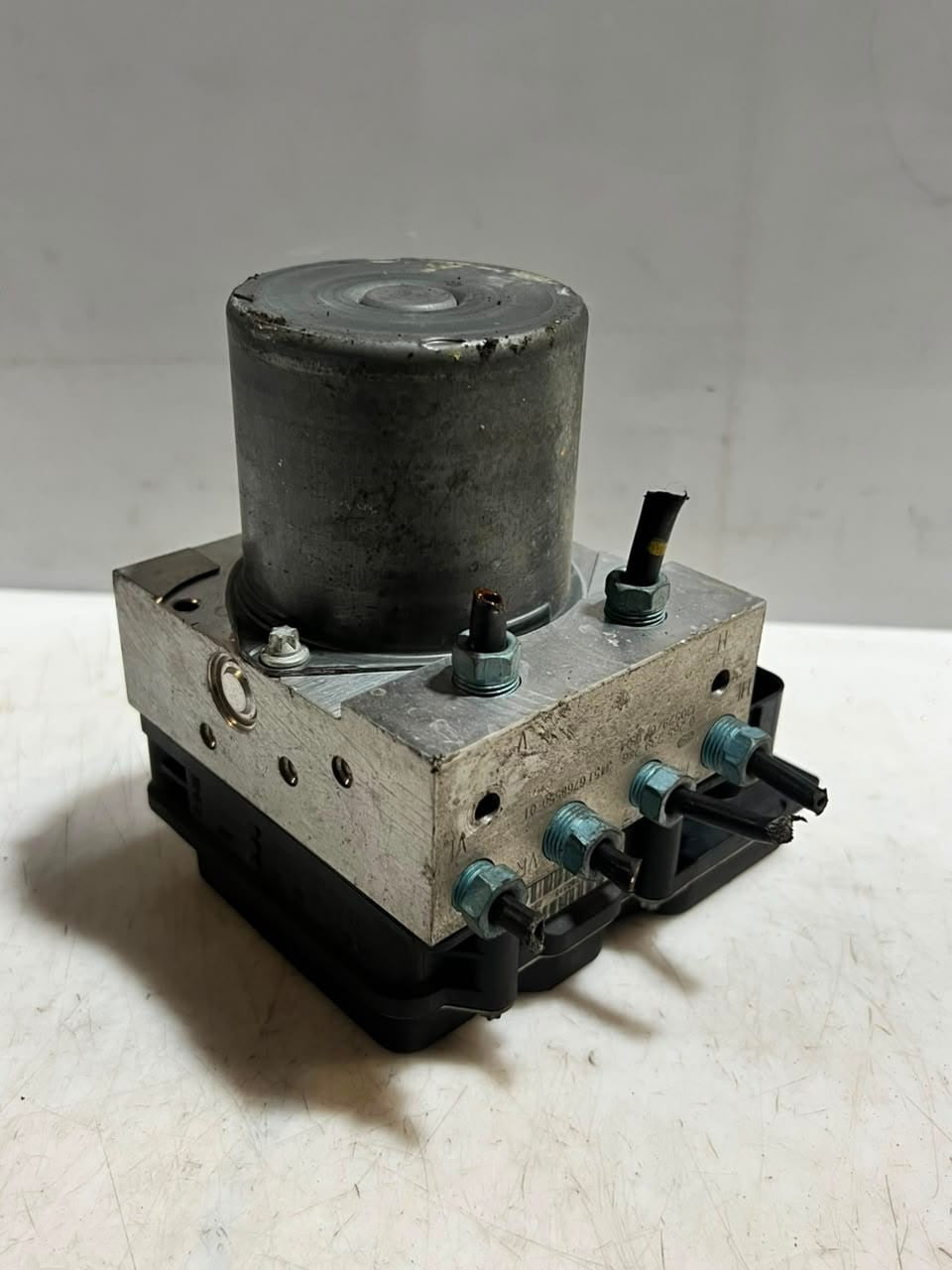 2010-2015 BMW X1 E84 ABS Hydraulic Brake Pump Control Module 6860214 OEM