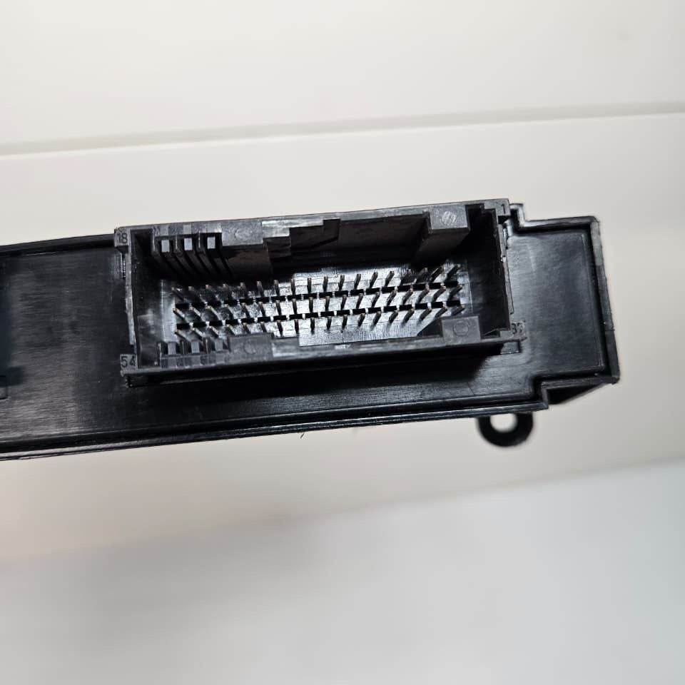 BMW E90, E91, Electronic Junction Box Body Control Unit 6982707 OEM