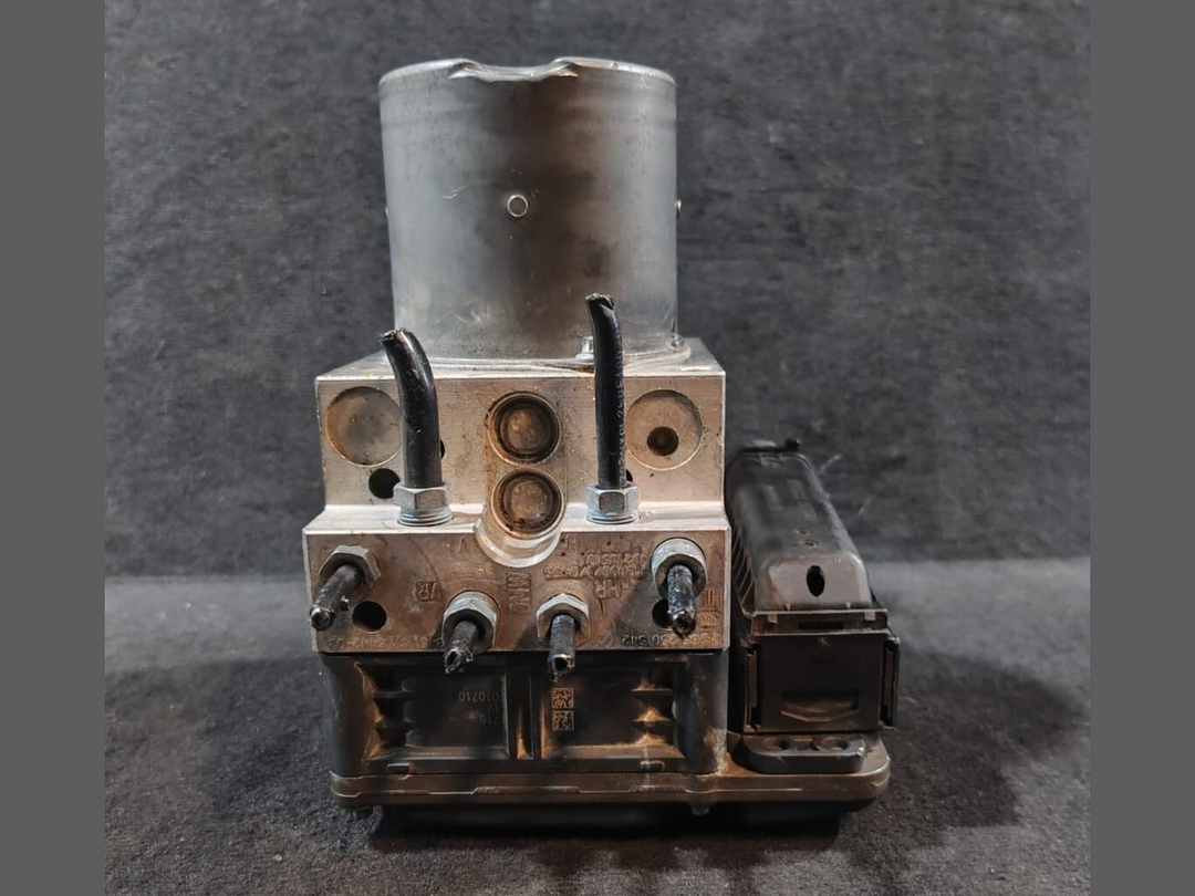 BMW 7 SERIES F01 F02 730D N57D30A ABS PUMP CONTROL MODULE 6797036