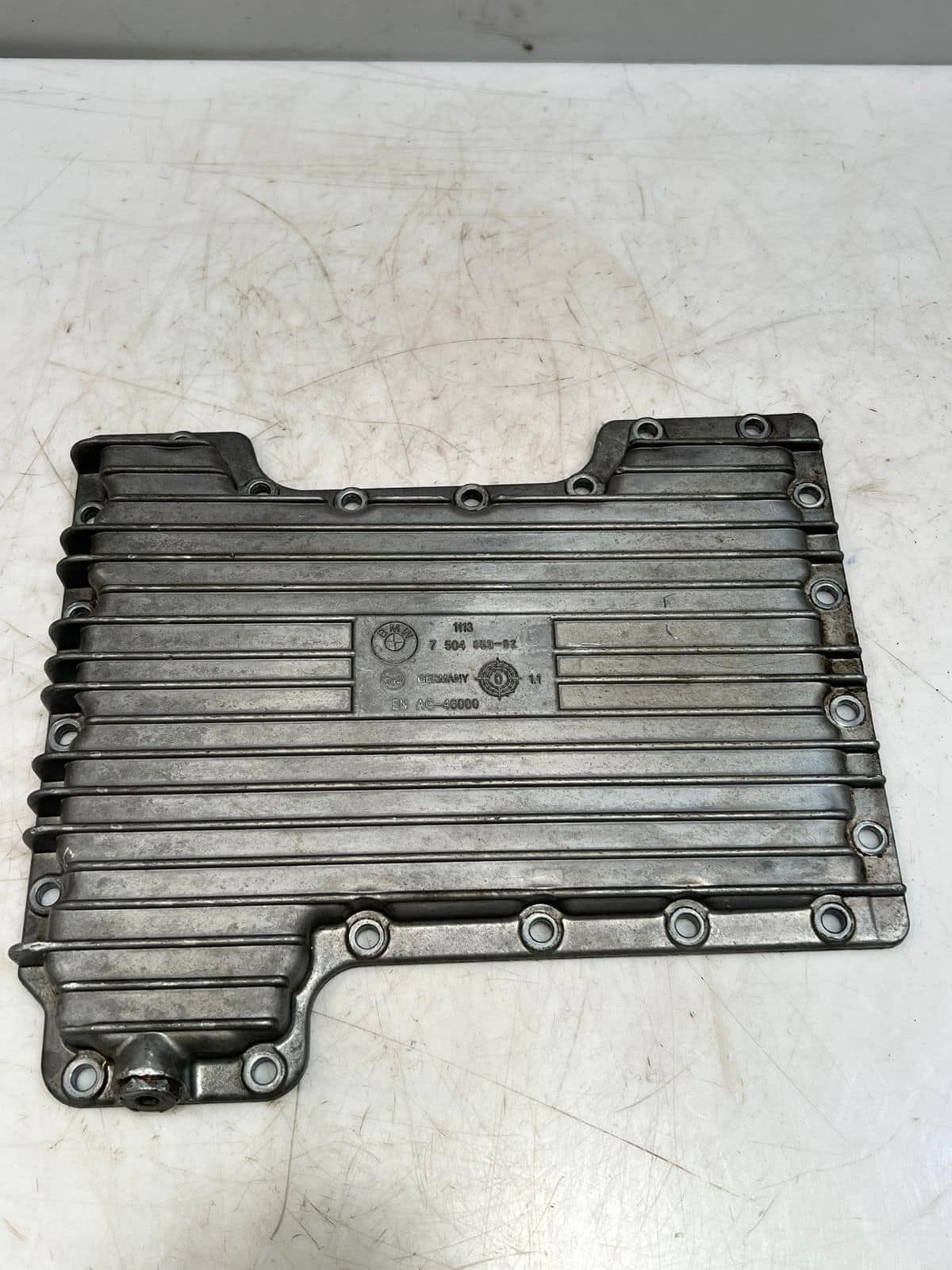 2003-2005 LAND ROVER X5 L322 with 4.4 V8 engine M62B44 Oil Pan 7504653 - 02
