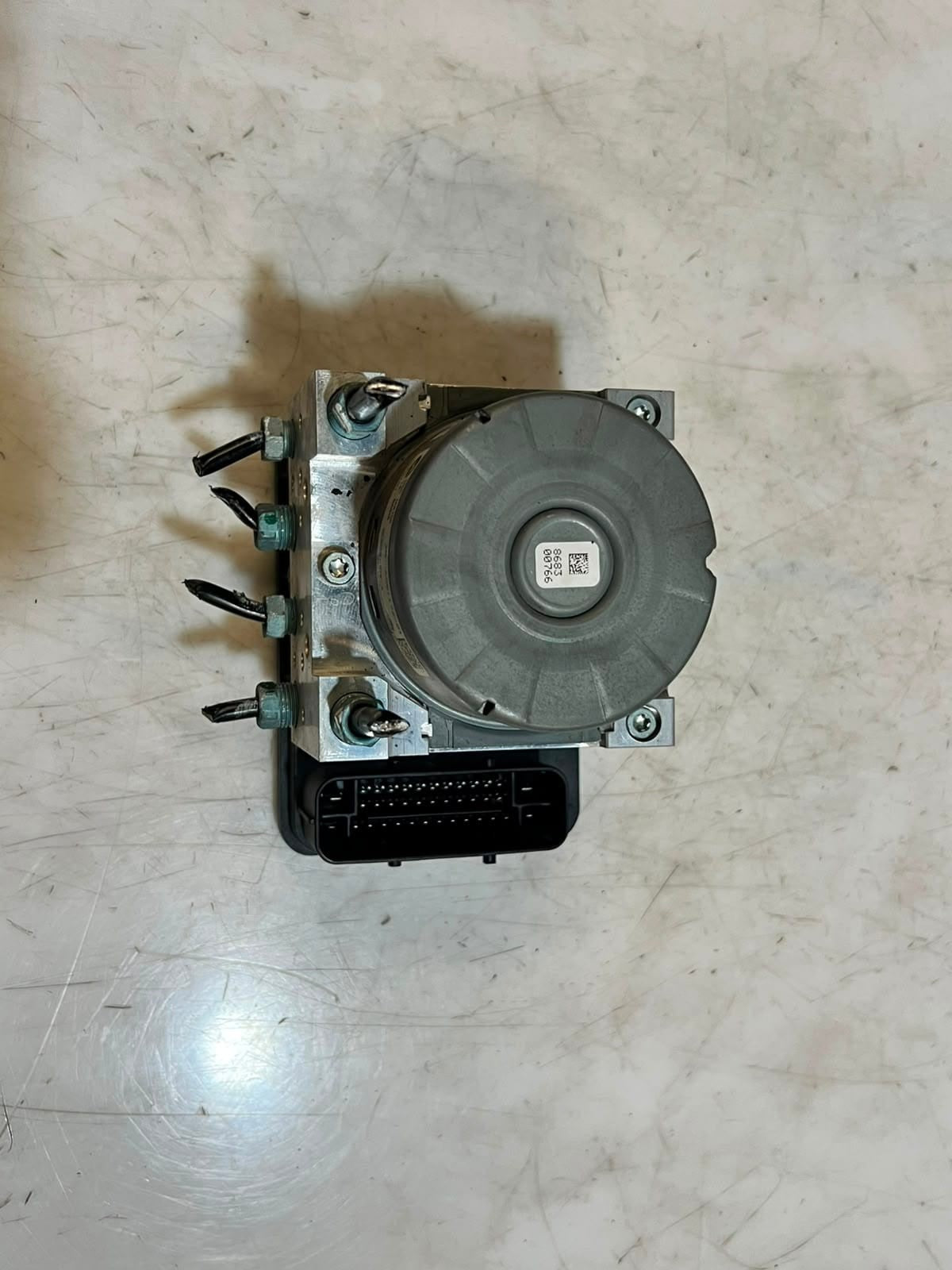 2018 BMW 320i F30 F31 F32 Abs Pump Control Module 6881172 OEM