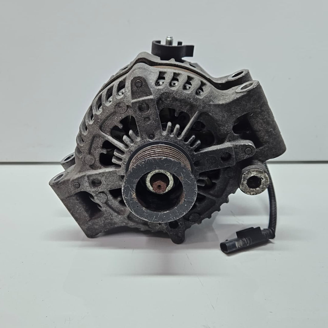 7606628-2010-2016 BMW M5 M6 F10 F06 X6M F86 4.4L turbo Engines Alternator OEM
