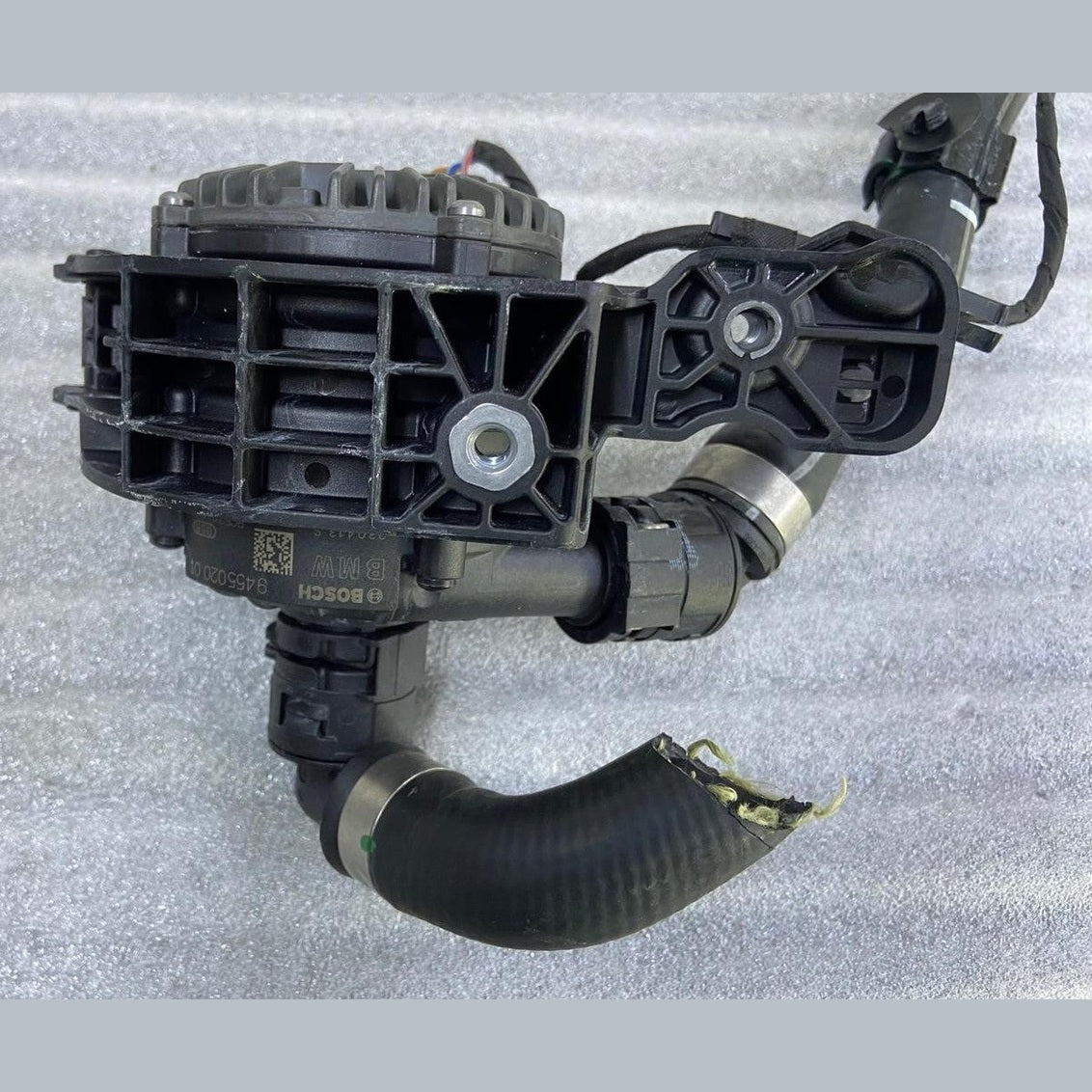OEM BMW F70 F74 F78 U06 U11 U12 U10 LCI Auxiliary Water Pump 9455020 BOSCH