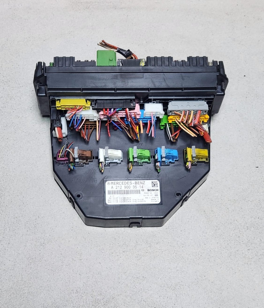 2006-2013 Mercedes-Benz W204 C-Class Fuse Box Control Module A2129003514 