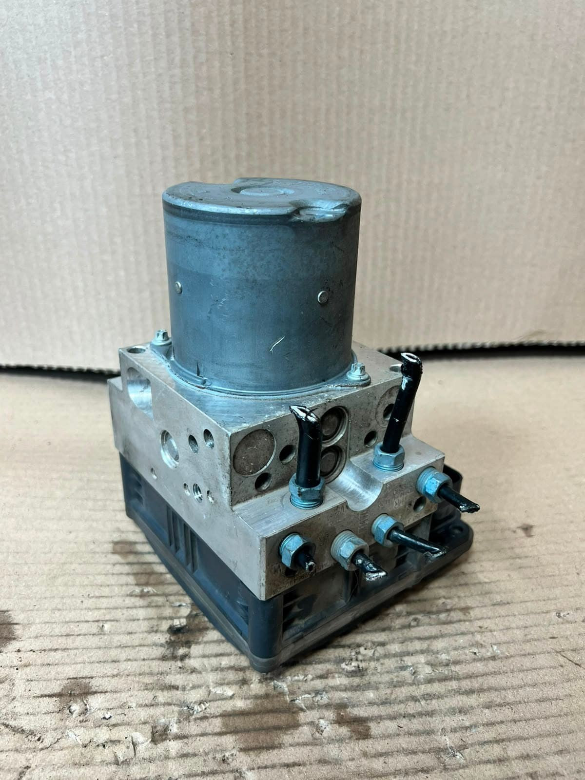 2011-2012 BMW 5-Series F07, F10, and F11 528i ABS Control Module 6799515 OEM