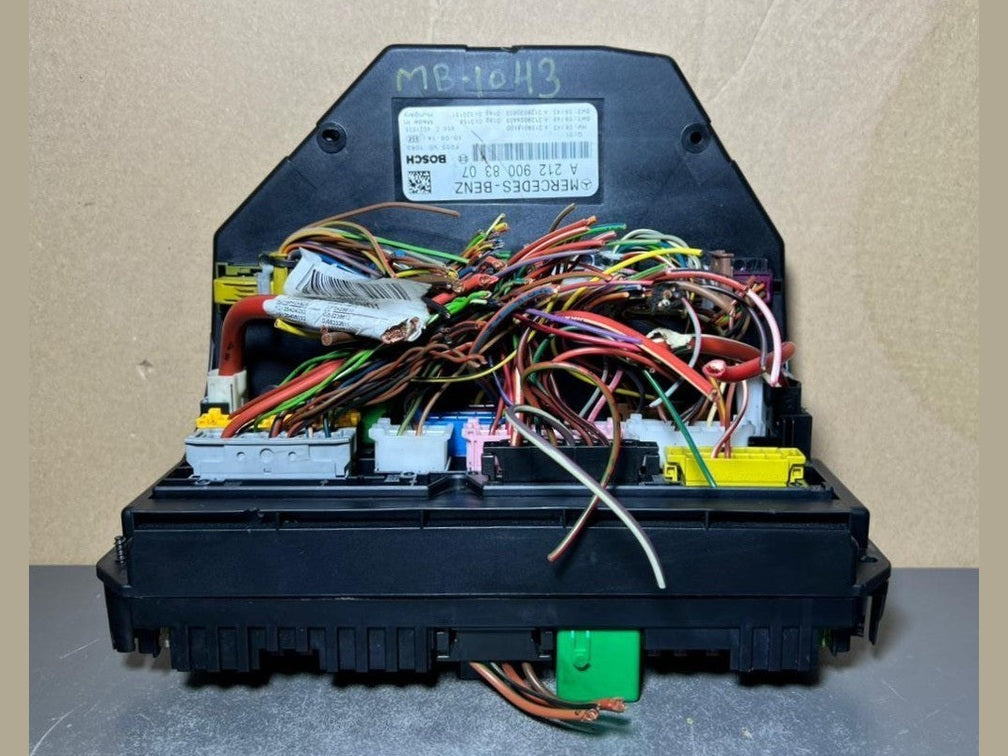 10-16 Mercedes-Benz W212 W204 Front SAM Modul Relais Sicherungskasten A212...