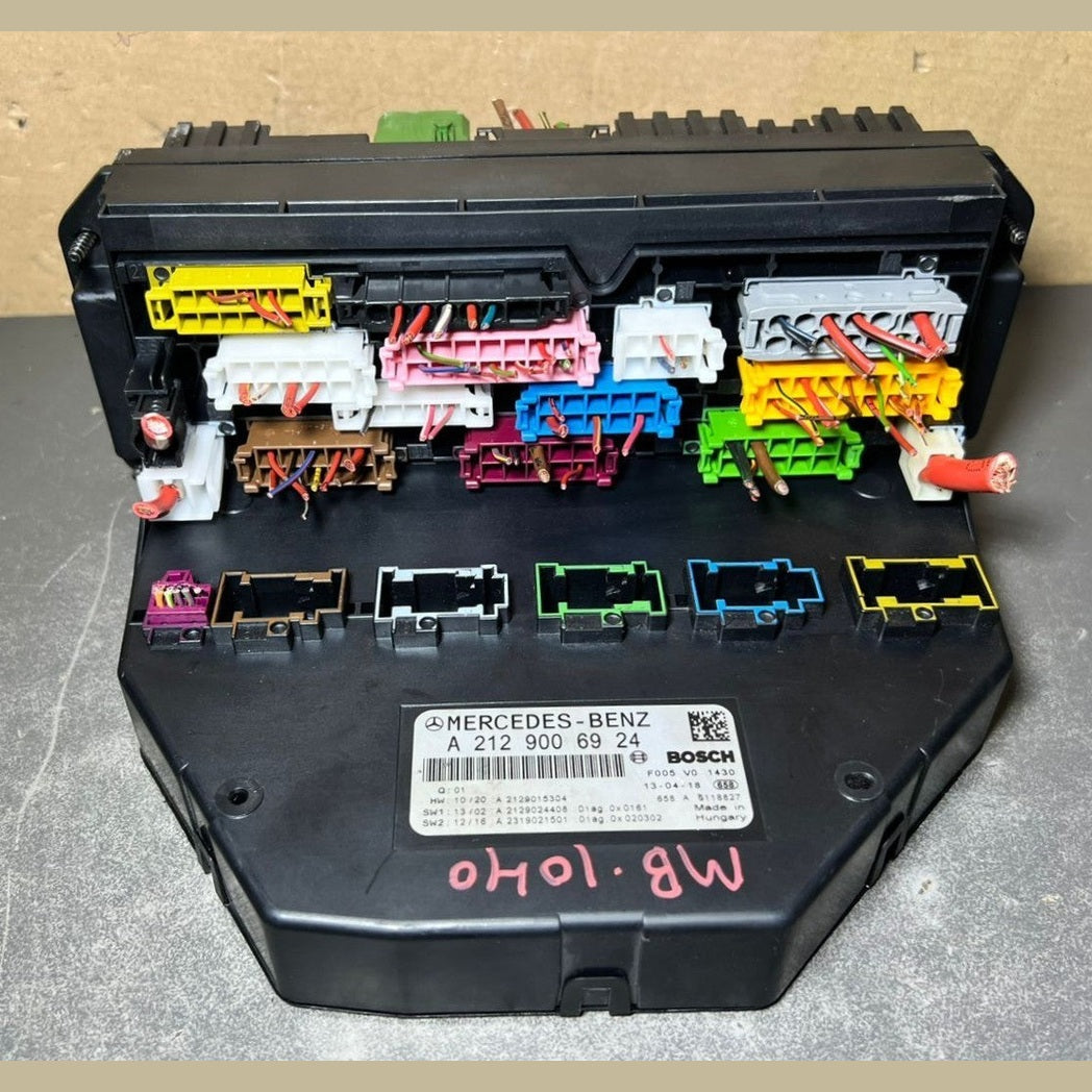 10-16 Mercedes-Benz W212 W204 Front SAM Module Relay Fuse Box A212 9006924 OEM