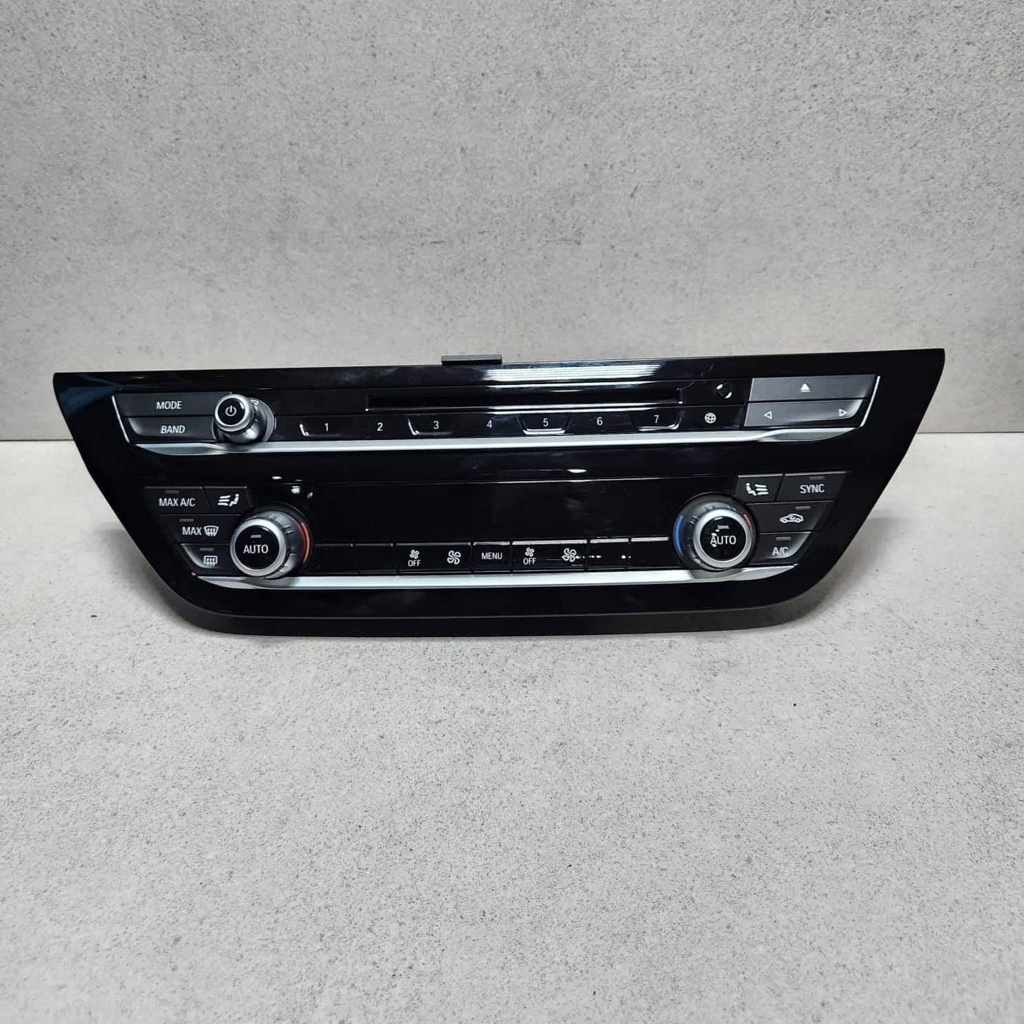 2019-2020 BMW 530e Climate Control And Audio Control Panel 7947859