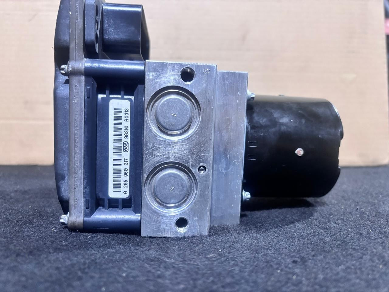 BMW 7 SERIES F01 F02 730D F10 N57 OEM ABS Pump Brake Control Unit 6792478 Bosch
