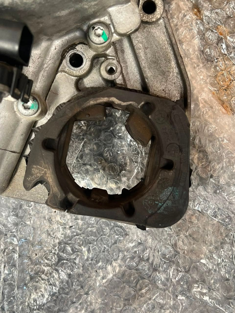 2009-2012 BMW X5 E70 and X6 E71 DISTRIBUTOR Transfer Case 7635753 OEM
