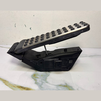 Mercedes-Benz W205 Accelerator Pedal Module A 205 300 01 04
