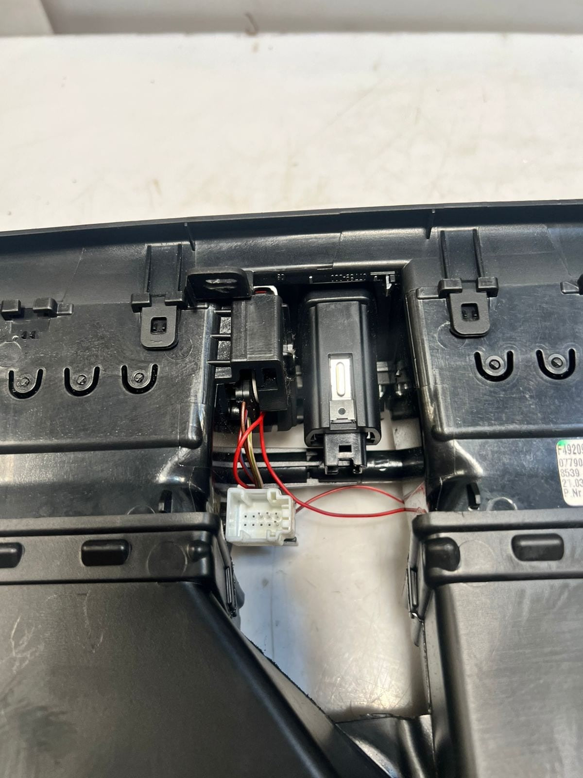 BMW 5 Series F10 F11 Dashboard Fresh Air Grille Center 9209137 OEM