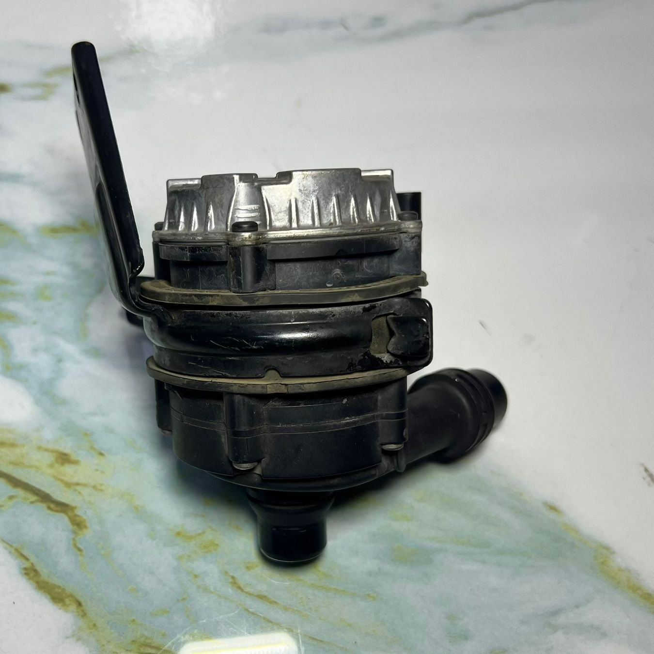 Mercedes-Benz C300 W205 W222 GLC Engine Auxiliary Water Pump Bosch A000 5002686