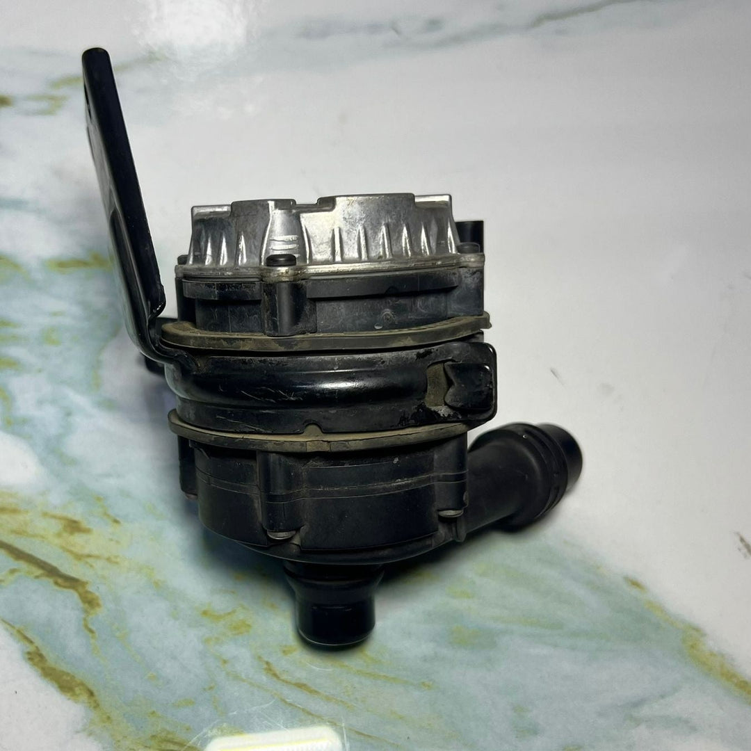 Mercedes-Benz C300 W205 W222 GLC Engine Auxiliary Water Pump Bosch A000 5002686