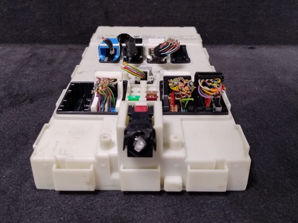 8617551  BMW 3 SERIES F30 F31 F10 320i N20 B20B COMPLETE ECU FEM WITHOUT KEY