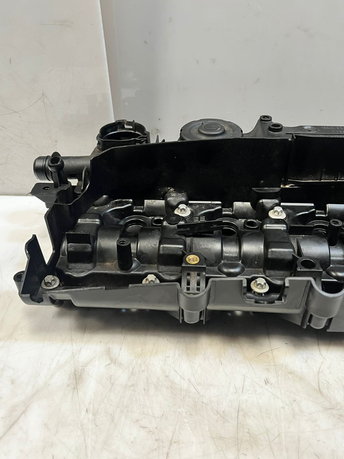BMW F20 F22 F21 E90 E91 E92 E93 Cylinder Head Valve Cover 8589941 OEM