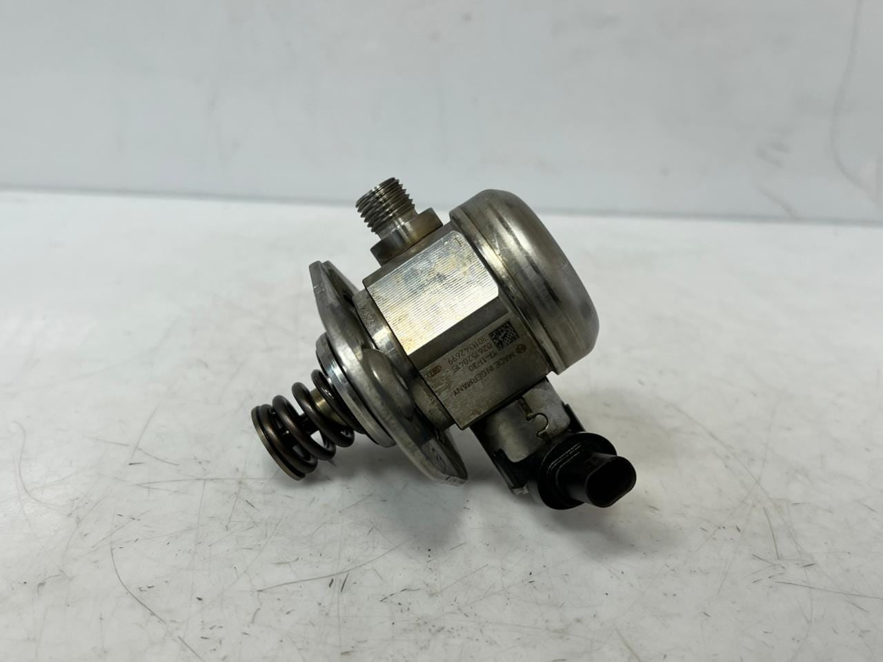 2016-2019 BMW 750Li 7' 5' G11 G12 G30 4.4L V8 N6 High Pressure Fuel Pump 8643464