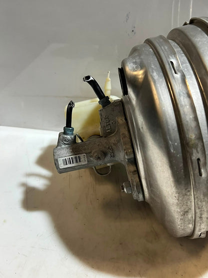 2010-2011 BMW 5 Series F10 F11 F06 F12 F13 528i Brake Booster Master Cyl 6796726