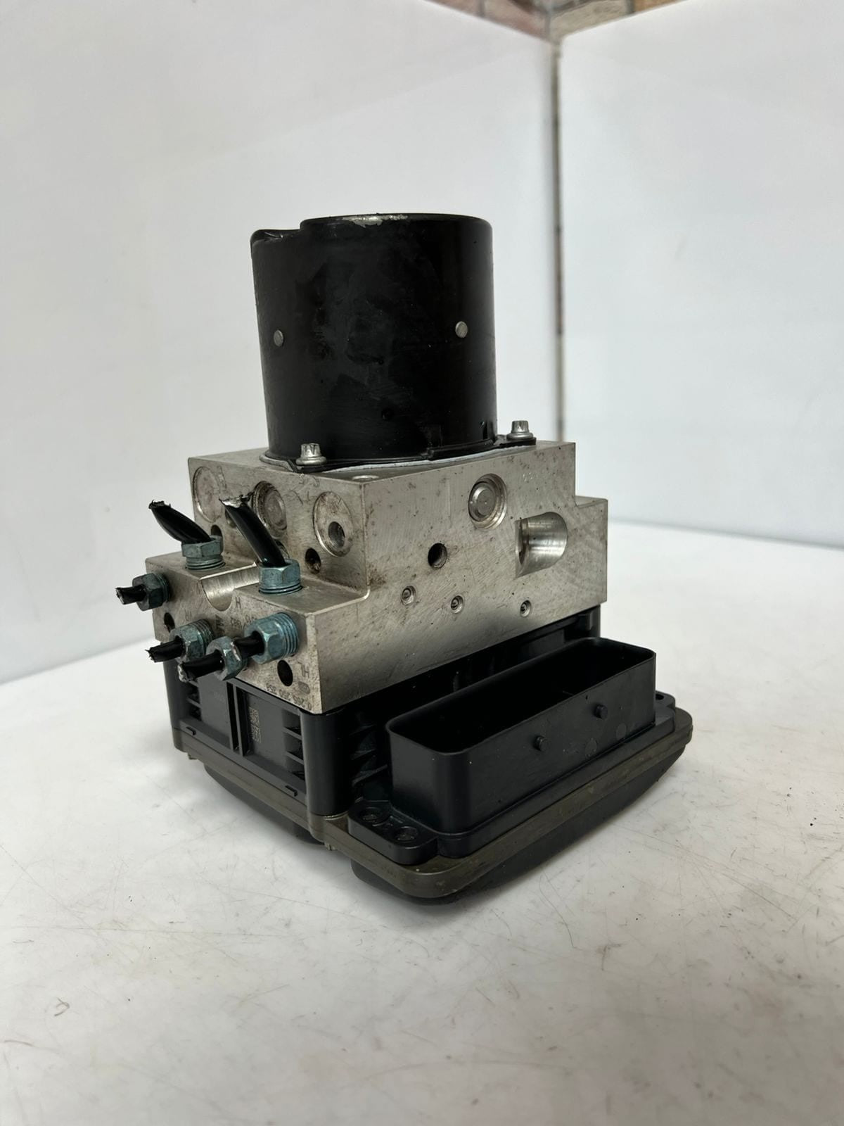 2010-2015 BMW 5 7 Series F01 F02 F07 Gran Turismo 740i ABS Pump 6795069 OEM