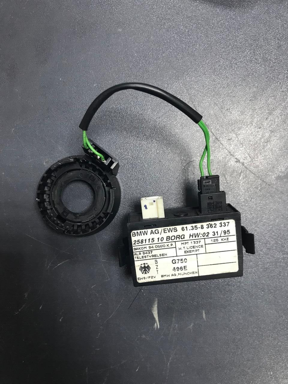 BMW 750iL  E38 1995 M73 ENGINE CONTROL COMPUTER ECU UNIT SET  DME 1427684