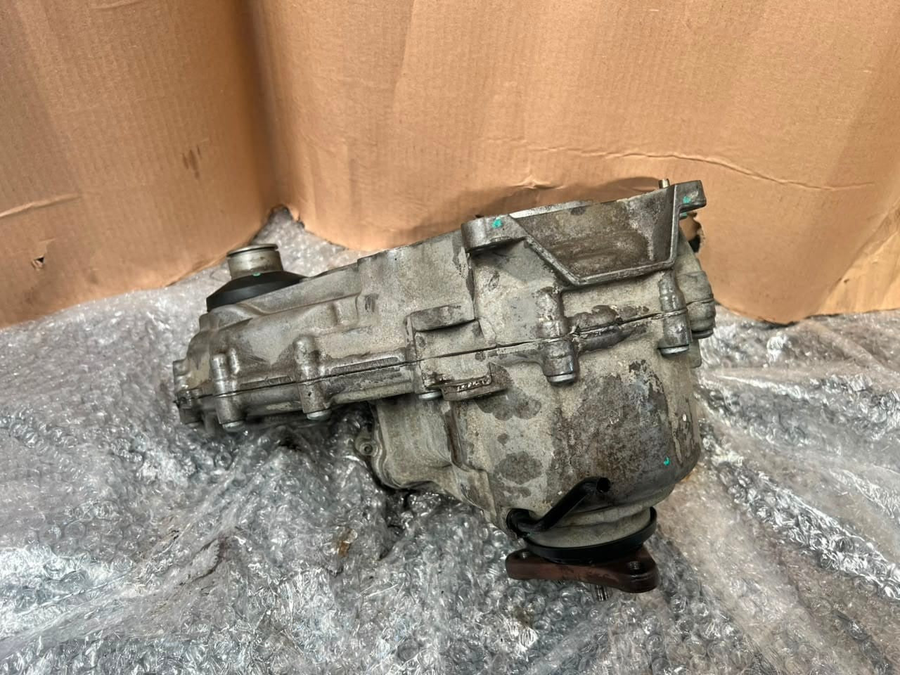2009-2012 BMW X5 E70 and X6 E71 DISTRIBUTOR Transfer Case 7635753 OEM