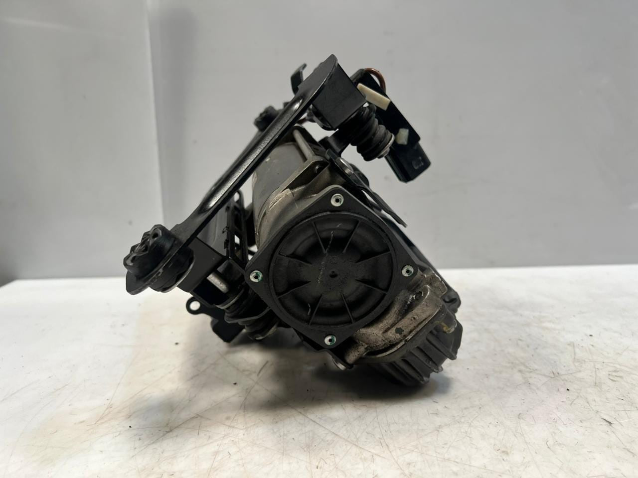 2025 BMW i4 5 Series G30 G31 G32 GT Air Suspension Compressor 4430210011 OEM