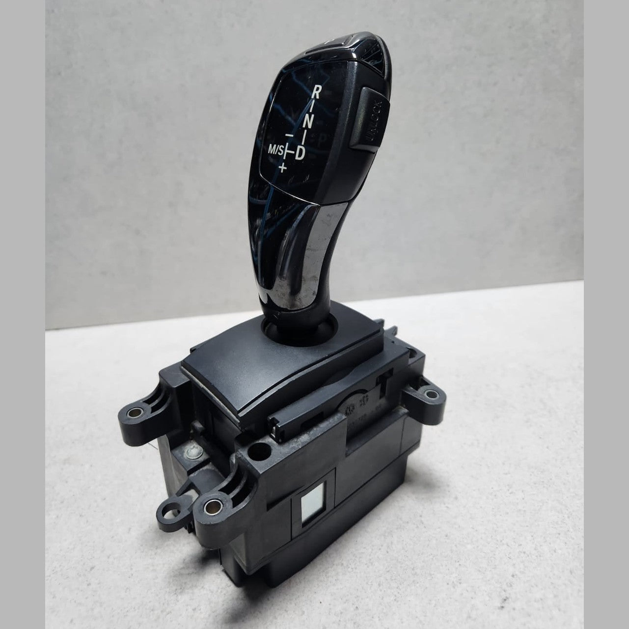 BMW Gear Selector Switch 9218104 5 Series F10 and 7 Series F01 F02 F03 RHD 