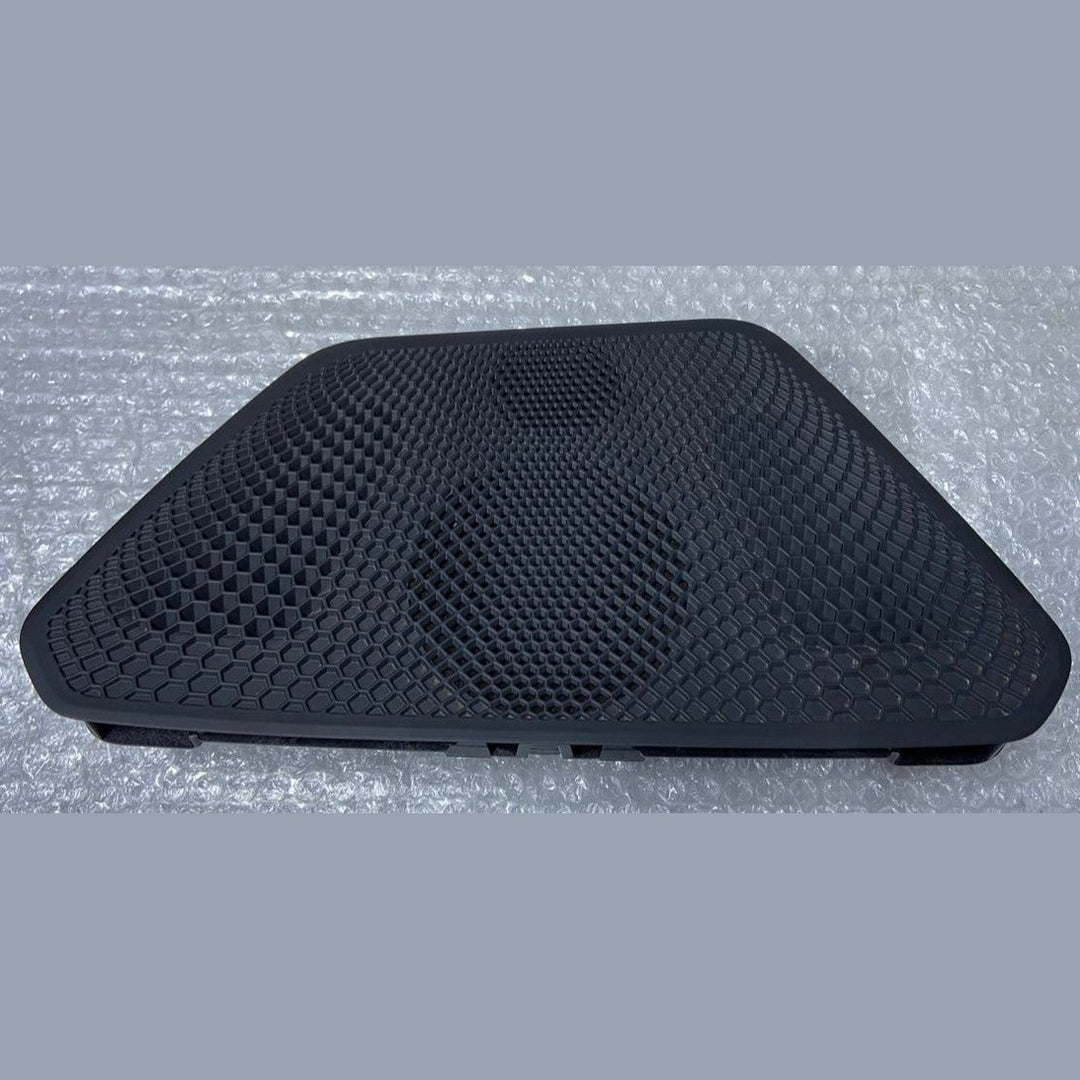 BMW G20 G21 G22 G23 G26 G80 M3 M4 Dashboard Speaker Tweeter Holder 6831282