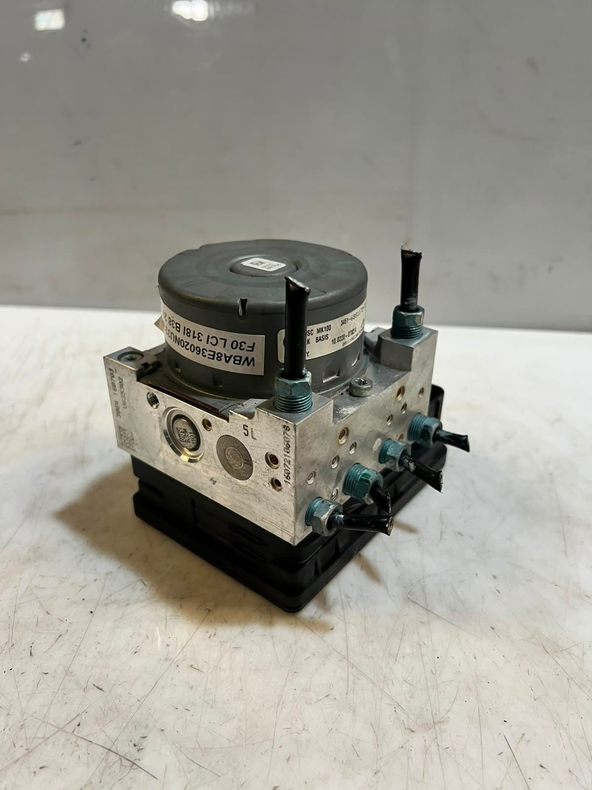 2018 BMW 320i F30 F31 F32 Abs Pump Control Module 6881172 OEM