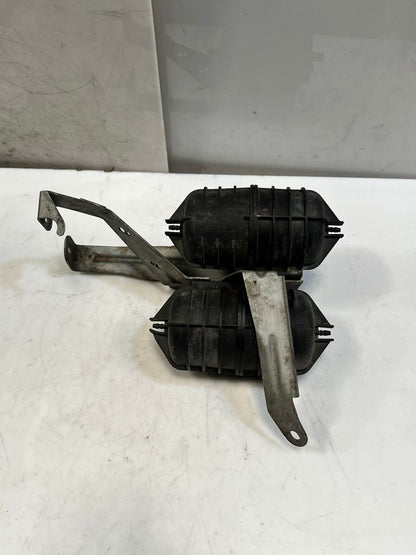 07-10 BMW E82 E88 E90 E92 135i 335i Turbo Vacuum Tank Canisters BrackeT 7558322